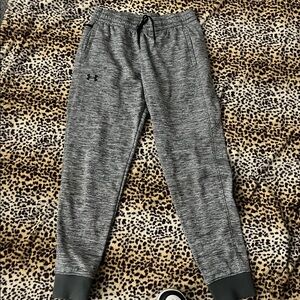 Under Armour ColdGear Fleece in Gray. Youth.